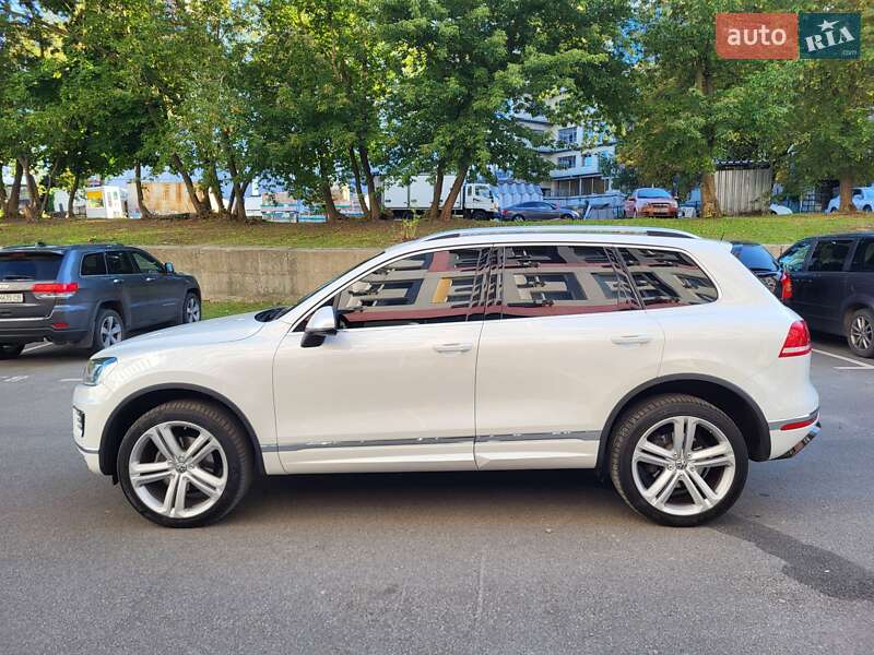 Внедорожник / Кроссовер Volkswagen Touareg 2015 в Херсоне