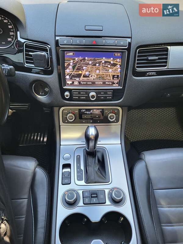 Внедорожник / Кроссовер Volkswagen Touareg 2015 в Херсоне