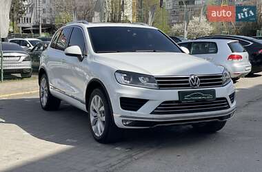 Внедорожник / Кроссовер Volkswagen Touareg 2014 в 
