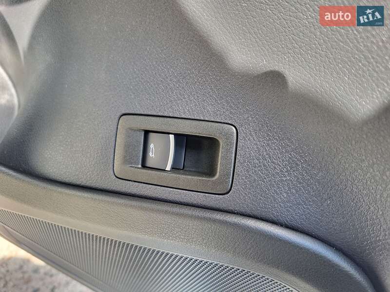 Внедорожник / Кроссовер Volkswagen Touareg 2015 в Херсоне