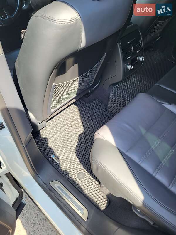 Внедорожник / Кроссовер Volkswagen Touareg 2015 в Херсоне