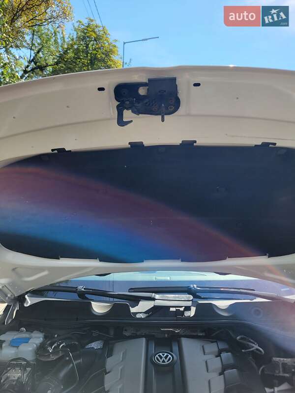 Внедорожник / Кроссовер Volkswagen Touareg 2015 в Херсоне