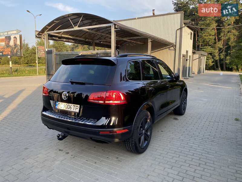 Позашляховик / Кросовер Volkswagen Touareg 2015 в Яворові