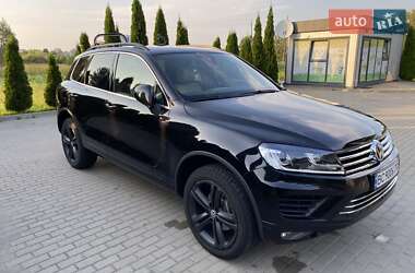 Внедорожник / Кроссовер Volkswagen Touareg 2015 в 