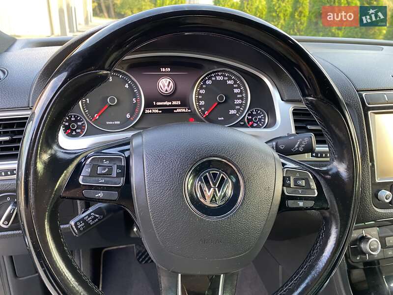 Позашляховик / Кросовер Volkswagen Touareg 2015 в Яворові