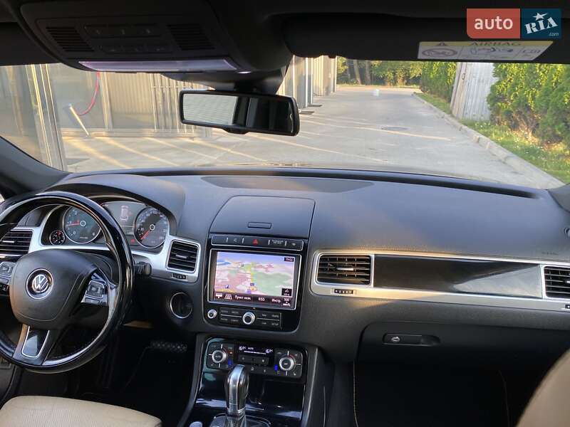 Позашляховик / Кросовер Volkswagen Touareg 2015 в Яворові