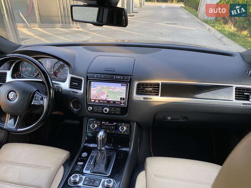 Позашляховик / Кросовер Volkswagen Touareg 2015 в Яворові