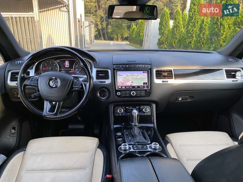 Позашляховик / Кросовер Volkswagen Touareg 2015 в Яворові