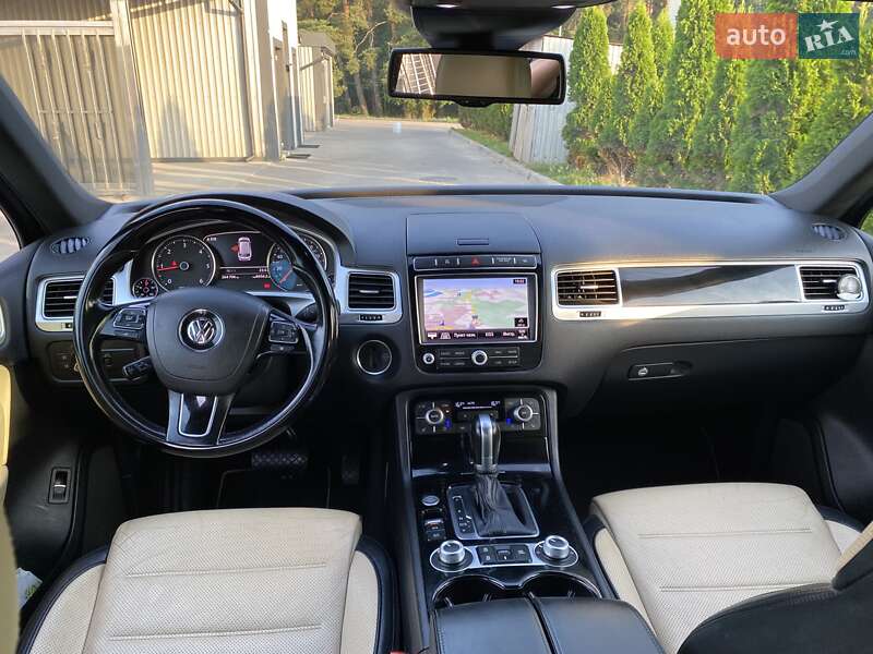Позашляховик / Кросовер Volkswagen Touareg 2015 в Яворові