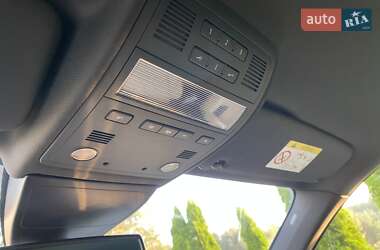 Внедорожник / Кроссовер Volkswagen Touareg 2015 в 