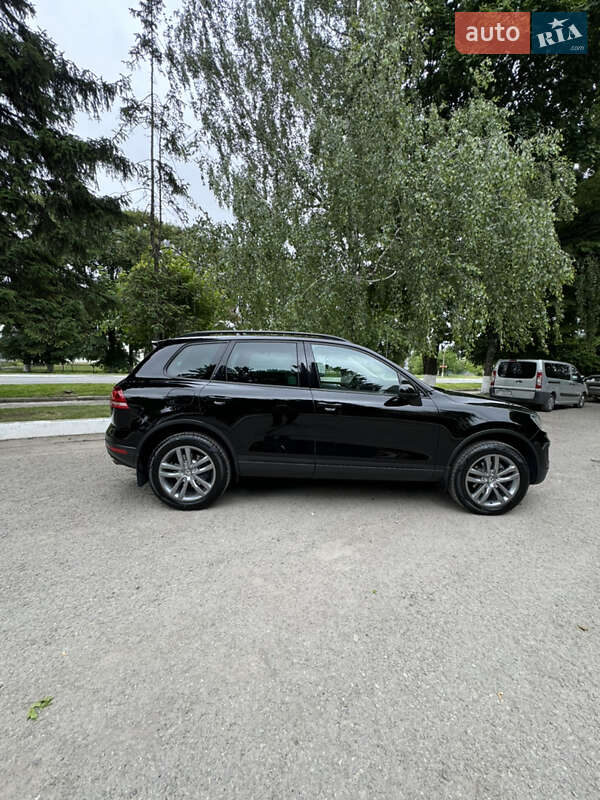 Внедорожник / Кроссовер Volkswagen Touareg 2015 в Волочиске