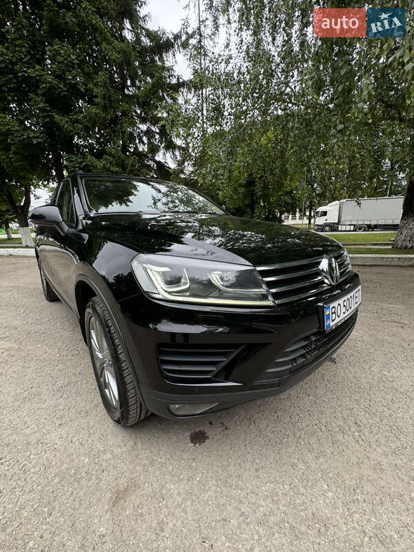 Внедорожник / Кроссовер Volkswagen Touareg 2015 в Волочиске