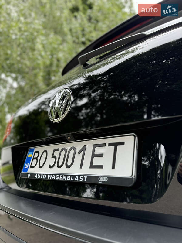 Внедорожник / Кроссовер Volkswagen Touareg 2015 в Волочиске