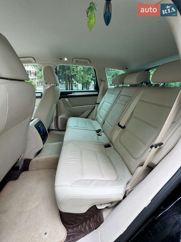 Внедорожник / Кроссовер Volkswagen Touareg 2015 в Волочиске