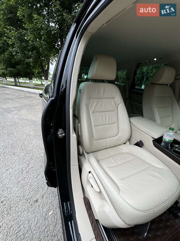 Внедорожник / Кроссовер Volkswagen Touareg 2015 в Волочиске