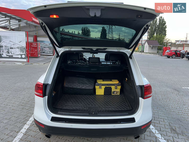 Внедорожник / Кроссовер Volkswagen Touareg 2013 в Виннице