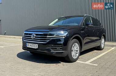 Позашляховик / Кросовер Volkswagen Touareg 2018 в Чернівцях