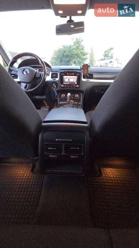 Позашляховик / Кросовер Volkswagen Touareg 2013 в Рівному