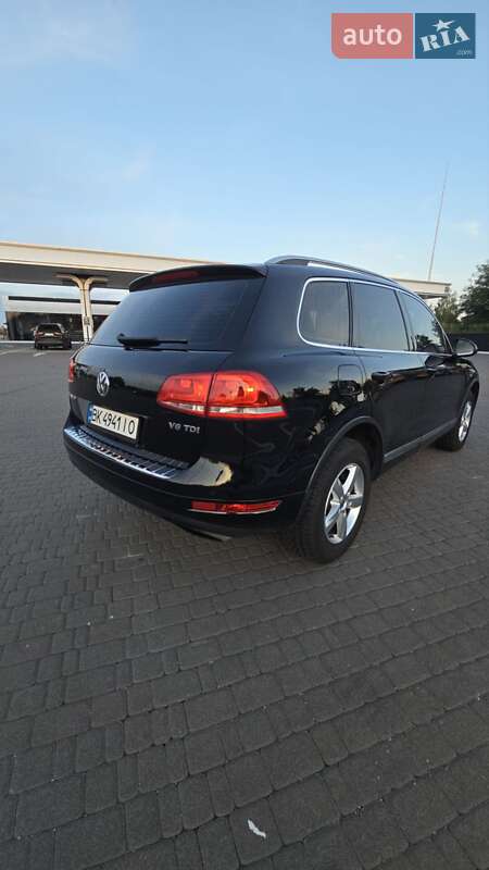 Позашляховик / Кросовер Volkswagen Touareg 2013 в Рівному