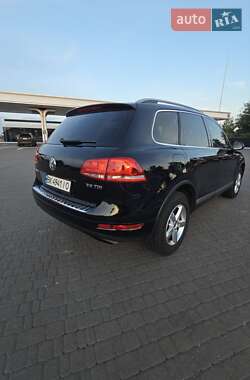 Внедорожник / Кроссовер Volkswagen Touareg 2013 в 