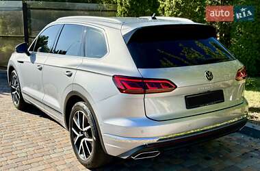 Внедорожник / Кроссовер Volkswagen Touareg 2021 в 