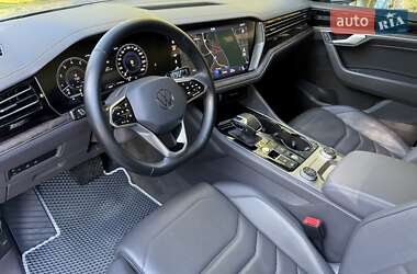 Внедорожник / Кроссовер Volkswagen Touareg 2021 в 