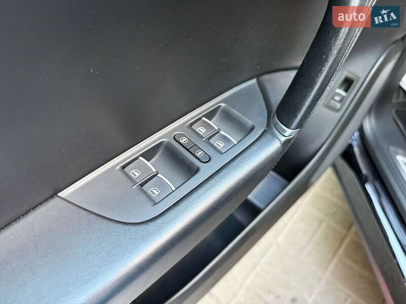 Внедорожник / Кроссовер Volkswagen Touareg 2015 в Киеве фото 18 Внедорожник / Кроссовер Volkswagen Touareg 2015 в Киеве