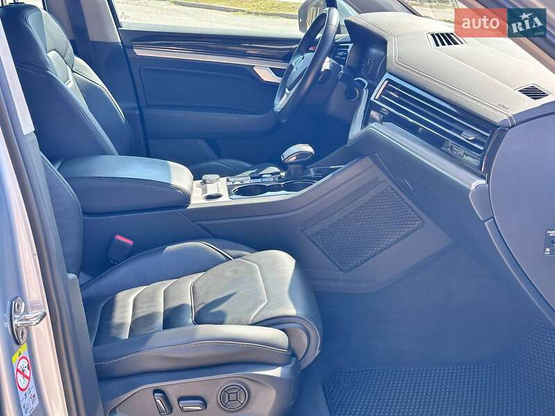 Позашляховик / Кросовер Volkswagen Touareg 2018 в Кропивницькому