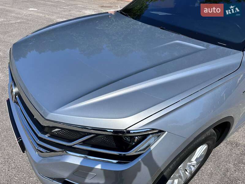 Позашляховик / Кросовер Volkswagen Touareg 2018 в Кропивницькому