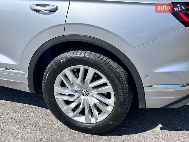 Позашляховик / Кросовер Volkswagen Touareg 2018 в Кропивницькому