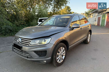 Позашляховик / Кросовер Volkswagen Touareg 2016 в Києві