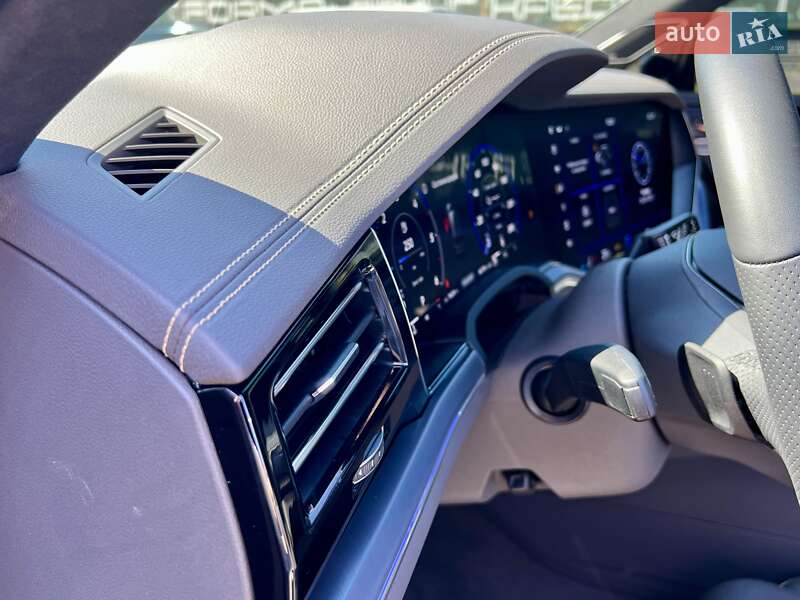 Внедорожник / Кроссовер Volkswagen Touareg 2023 в Киеве