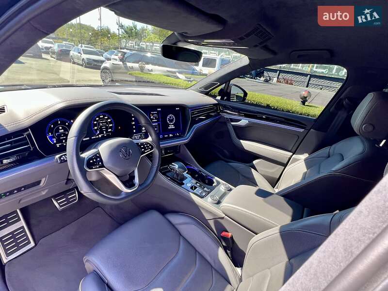 Внедорожник / Кроссовер Volkswagen Touareg 2023 в Киеве