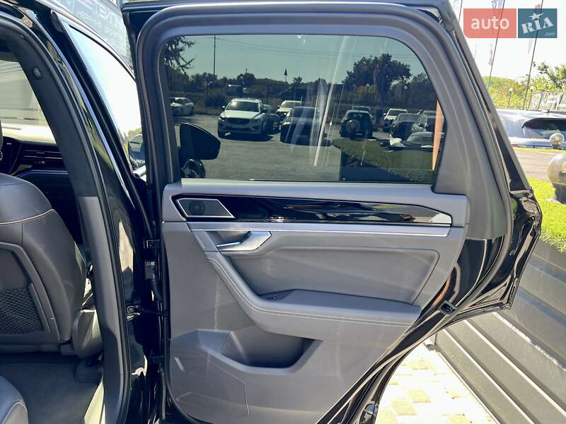 Внедорожник / Кроссовер Volkswagen Touareg 2023 в Киеве