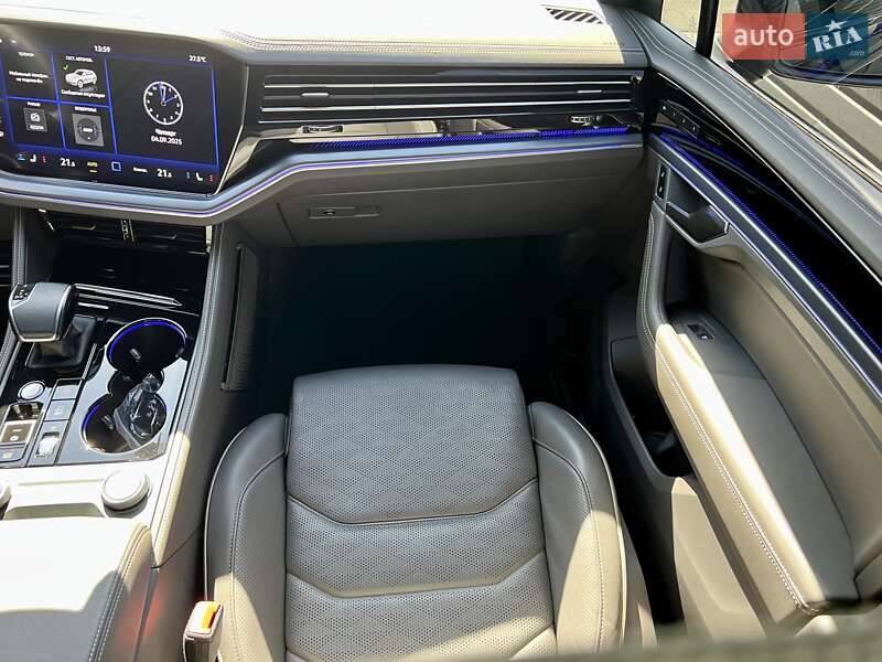 Внедорожник / Кроссовер Volkswagen Touareg 2023 в Киеве