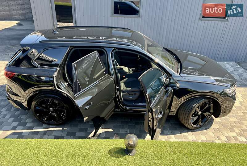 Внедорожник / Кроссовер Volkswagen Touareg 2023 в Киеве