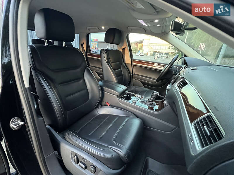 Внедорожник / Кроссовер Volkswagen Touareg 2016 в Одессе