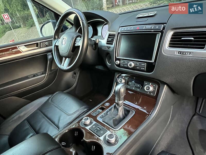 Внедорожник / Кроссовер Volkswagen Touareg 2016 в Одессе