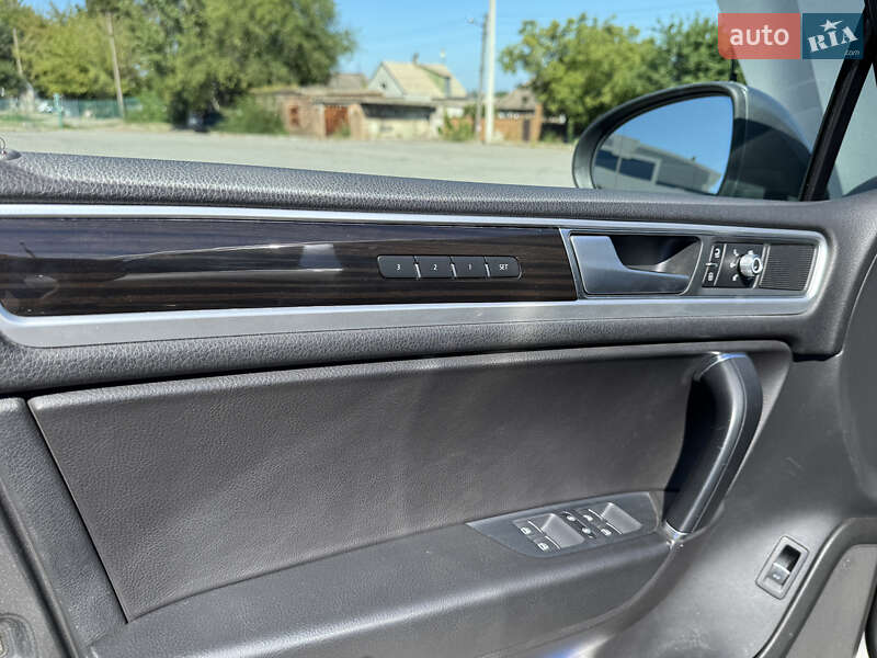 Внедорожник / Кроссовер Volkswagen Touareg 2016 в Запорожье