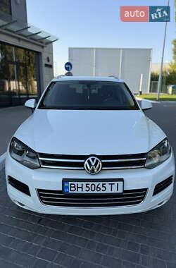 Позашляховик / Кросовер Volkswagen Touareg 2012 в Одесі