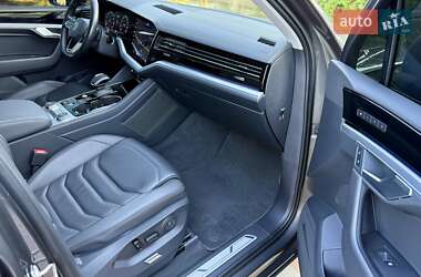 Внедорожник / Кроссовер Volkswagen Touareg 2022 в 