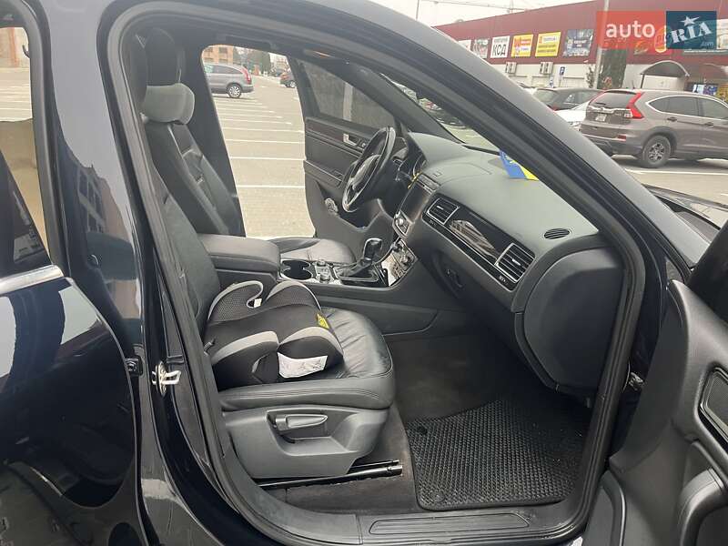 Внедорожник / Кроссовер Volkswagen Touareg 2015 в Тернополе