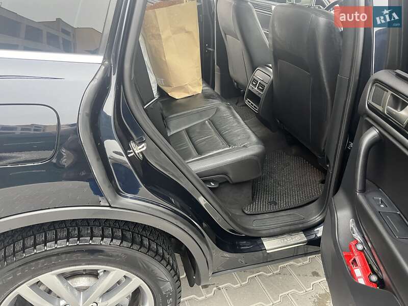 Внедорожник / Кроссовер Volkswagen Touareg 2015 в Тернополе