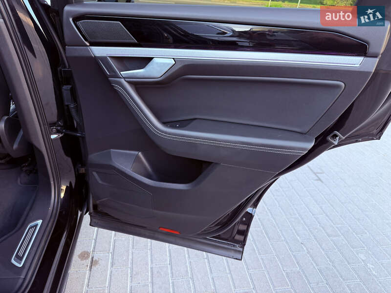 Внедорожник / Кроссовер Volkswagen Touareg 2019 в Ровно