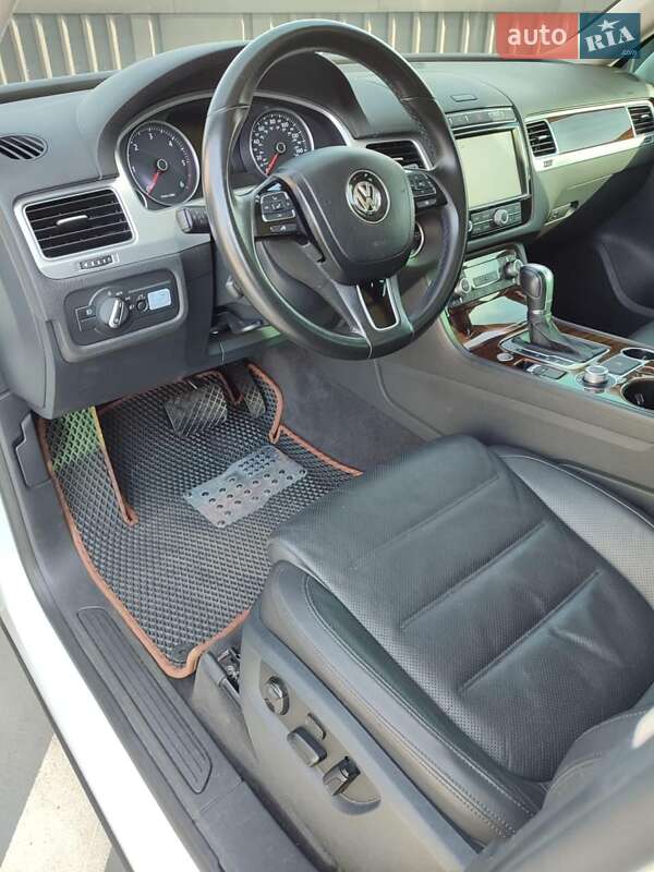 Внедорожник / Кроссовер Volkswagen Touareg 2015 в Киеве фото 16 Внедорожник / Кроссовер Volkswagen Touareg 2015 в Киеве