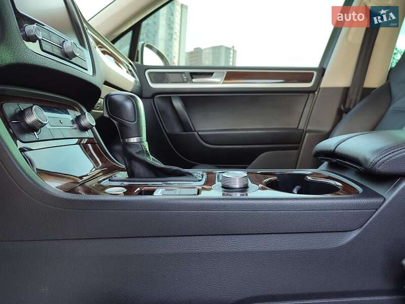 Внедорожник / Кроссовер Volkswagen Touareg 2015 в Киеве фото 12 Внедорожник / Кроссовер Volkswagen Touareg 2015 в Киеве