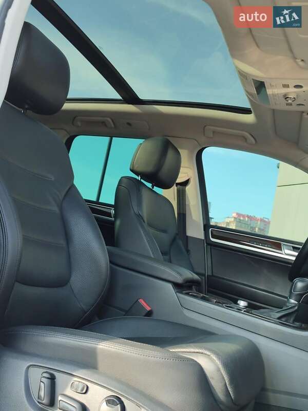 Внедорожник / Кроссовер Volkswagen Touareg 2015 в Киеве фото 23 Внедорожник / Кроссовер Volkswagen Touareg 2015 в Киеве