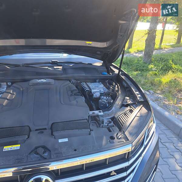 Внедорожник / Кроссовер Volkswagen Touareg 2023 в Тульчине