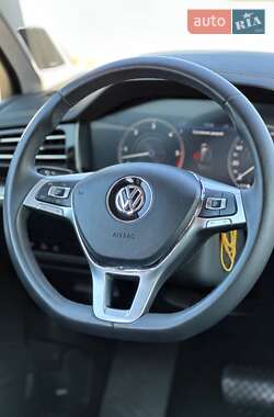 Внедорожник / Кроссовер Volkswagen Touareg 2019 в 