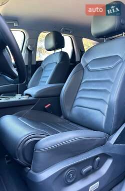 Внедорожник / Кроссовер Volkswagen Touareg 2019 в 